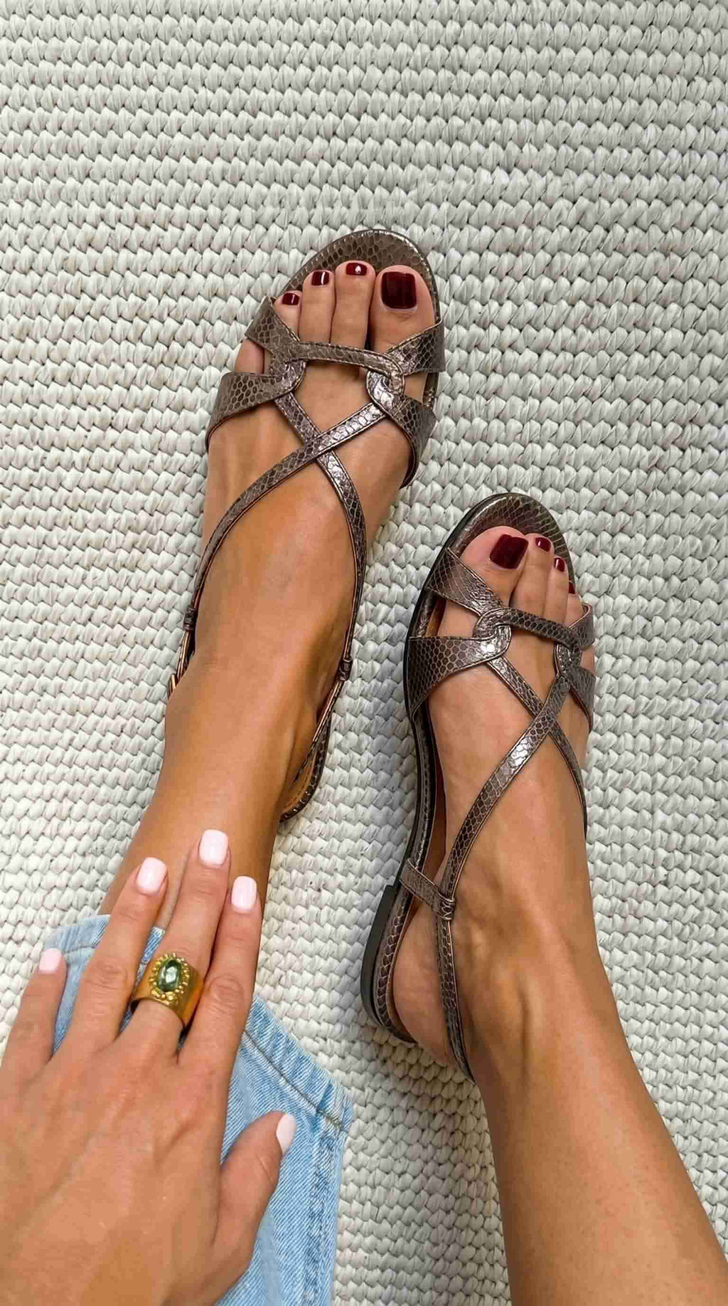 Sandalias slingback efecto serpiente bajas Bronce a punta abierta