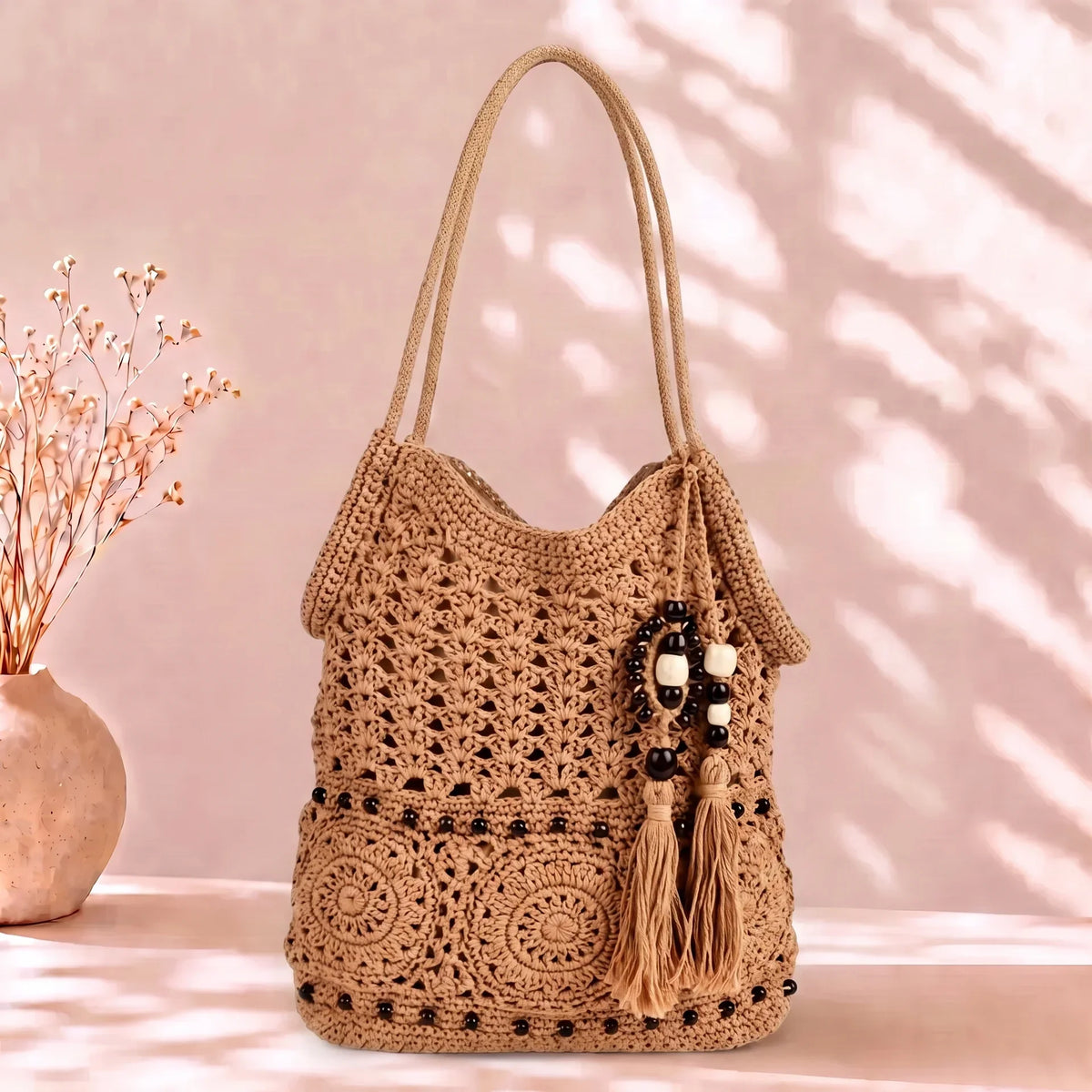 Cora | La Tote Woven Boho con Detalle de Borlas